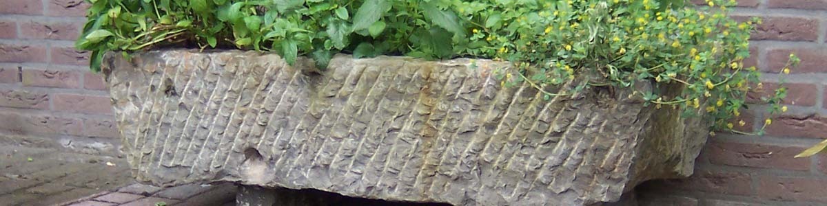 Große Pflanztröge - alte Steintröge